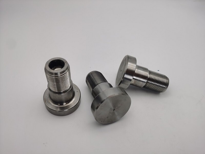 Jak zpracování kování zlepšuje pevnost a přesnost průmyslových komponent?